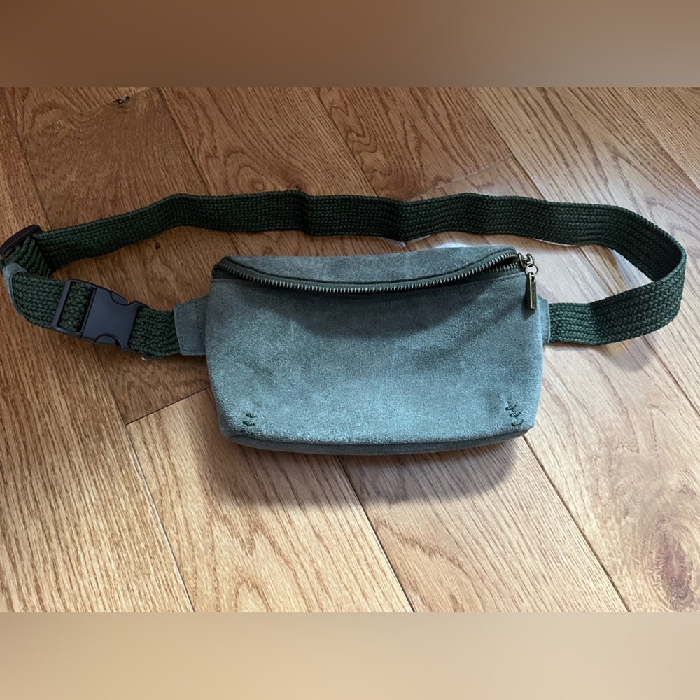 The Sak caraway small belt bag sued moss